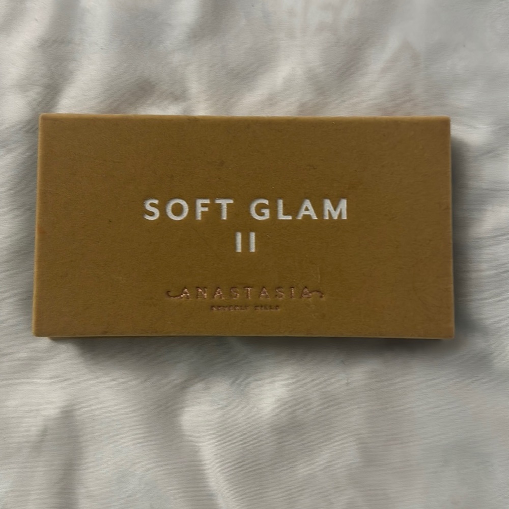 Anastasia Beverly Hills Soft Glam 2